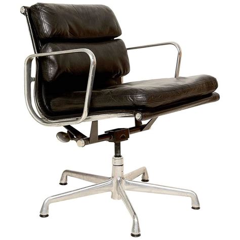 This is a trend that has made the head of architects and decorators, because it leaves the atmosphere much more cool and cozy. Mid Century Modern Herman Miller Eames Soft Pad Aluminum ...