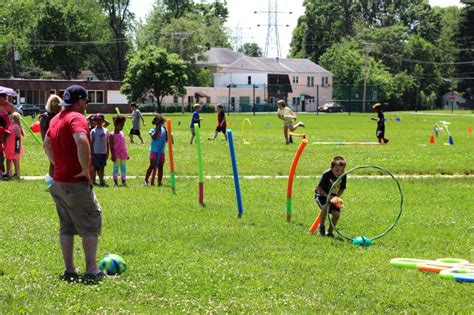 This is a funny game which can be played with elementary level students. Leclaire Elementary celebrates with "Leclaire Lollapalooza ...