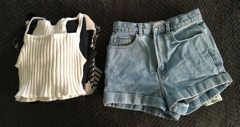 Welcome to my college clothing packing list! College Clothing Packing List for Students | Samanthability