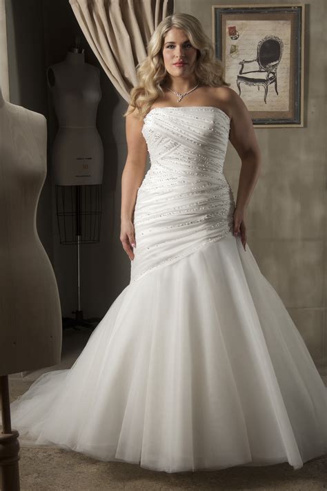 Nifi offers a complete service, from alterations advice to total transformations to ensure you get that perfect fit. 15 Plus Size Wedding Dresses To Make You Look Like Queen ...