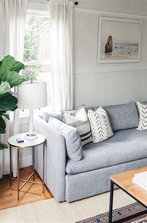 The largest pillows should always be on the outside, but you can play around with medium and small interchangeably on the inside for a more personalized look. How to Select & Arrange Throw Pillows