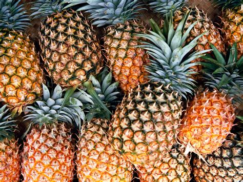 How To Pick The Best Pineapple Self