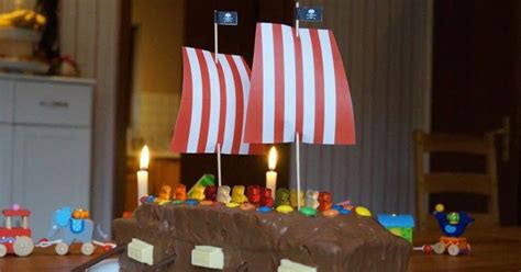 5 cm vom hinteren rand, im leicht schrägen winkel (ca. Rezept: Piratenschiff-Kuchen für den maritimen ...