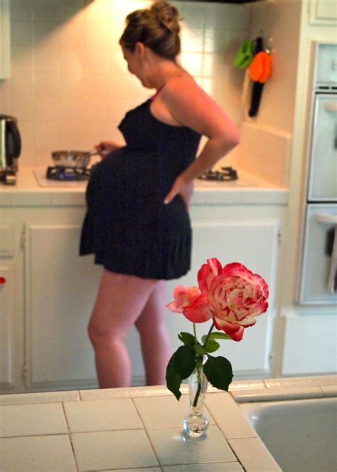 Barefoot And Pregnant In The Kitchen Belly Bumps {out Of The Blue Photography} Pinterest