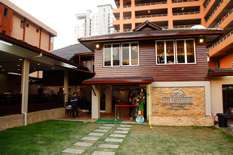 Ben kl birçok nasi kandar tattım, ama bu restoran en otantik tadı için hizmet vermektedir. Line Clear Nasi Kandar Restaurant @ Kampung Baru, KL