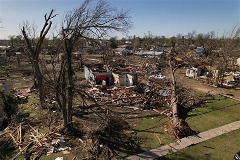 23 Dead Dozens Injured As Tornado Hits Mississippi India News