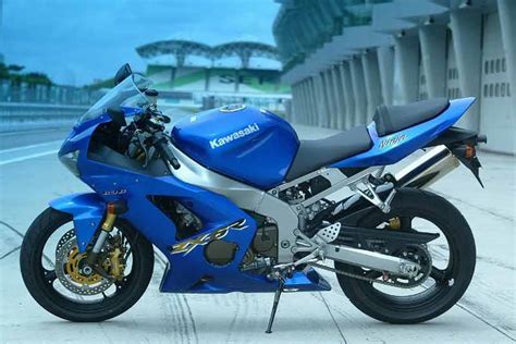 The engine has bags of character and the kawasaki is great fun when the going gets twisty. KAWASAKI ZX-6R (2003-2004) Review | Speed, Specs & Prices ...