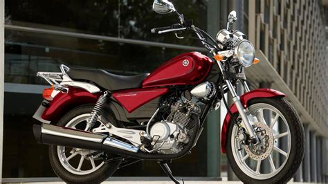 Introduced in 2005, it comes in naked, faired and 'custom' variants. YBR-125 Custom