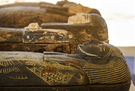 Egipto Muestra Artefactos Recién Descubiertos Que Datan De Hace 2500