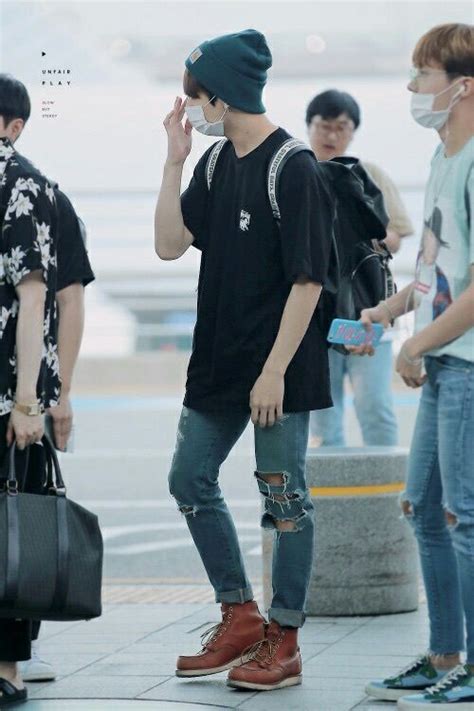 Black oversize jacket view this post on instagram ✨ #jungkook #btsjungkooka post shared by jimin is a god (@godlyjimins) on mar 22, 2019 at 3:16pm pdt like. JUNGKOOK's AIRPORT FASHION | ARMY's Amino
