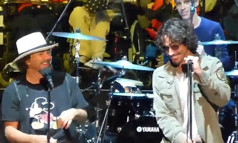 Eddie Vedder And Chris Cornell Perform Hunger Strike