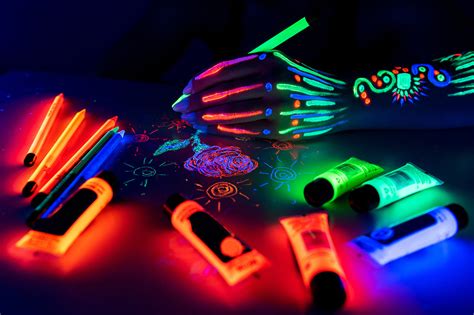 Glow in the dark paint is extremely rewarding to work with but requires some special considerations to get the best results. The Best Glow In the Dark Paint In 2021 | Workshopedia