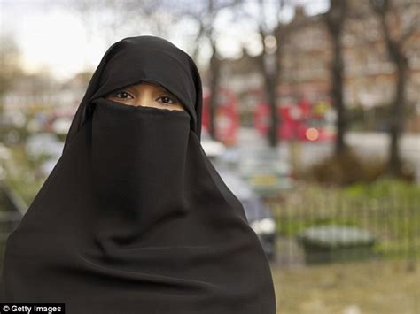 I Cant Breathe Im Itchy I Cant See Properly Liz Jones Describes Her Week Wearing A Burka
