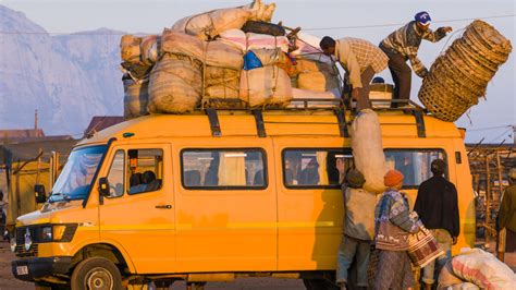 A Madagascar Les Taxis Brousse Sont La Cible Des Coupeurs De Route