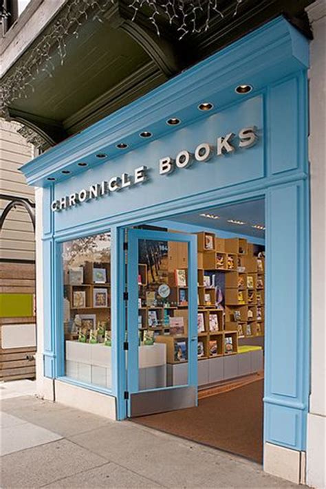 17 Bookstores And Book Displays Ideas Bookstore Store Design Book