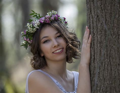 Eine personenbeschreibung ist das beschreiben von eigenheiten (aussehen und verhalten) einer person, die der möglichst zweifelsfreien wiedererkennung dienen soll. Frühling Foto & Bild | portrait, portrait frauen, personen Bilder auf fotocommunity