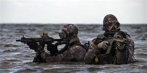 Navy Seals In Combat