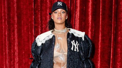 Rihannas Savage X Fenty Will Show At New York Fashion Week Vogue