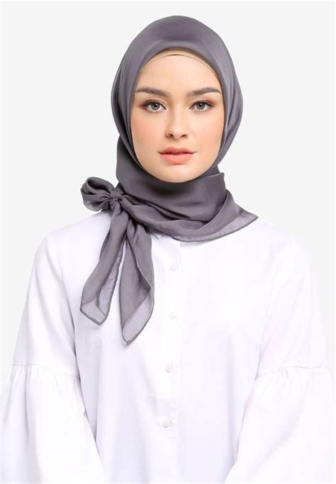 √ 30 Model Hijab Terbaru Segi Empat Wisuda Syari