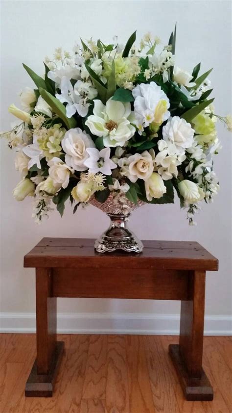How to create an edible. Extra Large Elegant Monochromatic Floral Arrangement ...