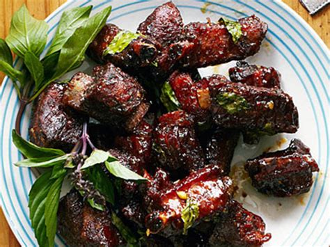 Combine soy sauce, oyster sauce, dark soy sauce, sugar, shaoxing wine and white pepper. Chinese Glazed Riblets with Garlic & Thai Basil Recipe - Sunset Magazine