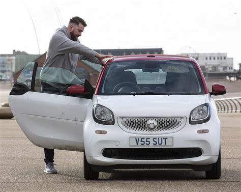 7ft 1in Man Struggles To Fit In Aeroplane Seats But Drives A Smart Car