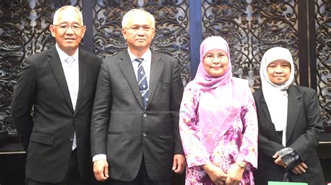 Dato' seri utama tengku maimun binti tuan mat (born 2 july 1959) is the tenth and current chief justice of malaysia. Not a burden but a responsibility — Tengku Maimun | Borneo ...