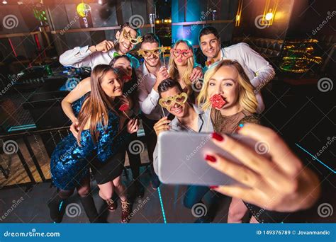 Friends Partying In A Nightclub Make Selfie Photo Stock Image Image Of Event Disco 149376789