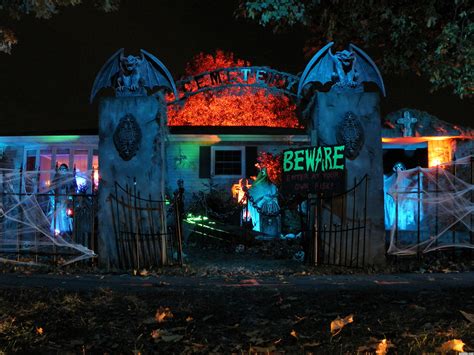 Abandoned House Halloween Decor