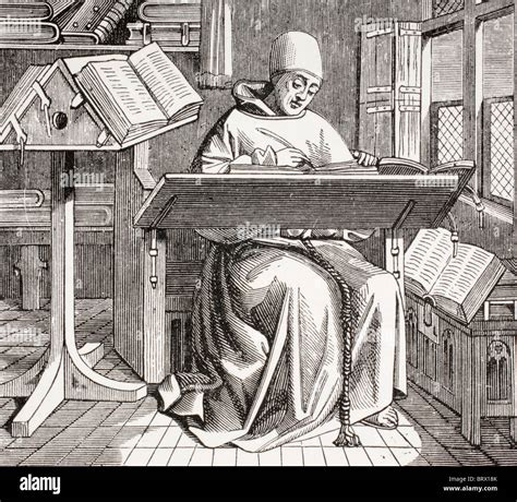 Un Monje Escribano Escrito En Su Escritorio Rodeado De Manuscritos Y