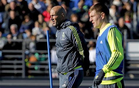 Club legend zinedine zidane has left his post as real madrid manager 'with immediate' effect, according to reports, following the club's first trophyless season since 2009/2010 where they i love my players a lot and they've always saved me on the pitch, he added. Zidane: "Kroos is perfect for Real Madrid" | MARCA English