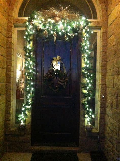 Christmas entryway decor | Christmas entryway, Entryway ...