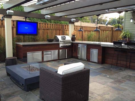 Outdoor bbq kitchens well help you decide what outdoor bbq kitchen is right for you. 20+ Spectacular outdoor kitchens with bars for entertaining