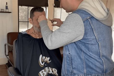 after getting his first haircut in six years a homeless man completely transforms how he looks