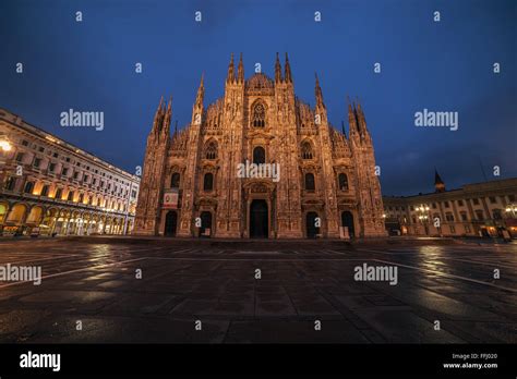 Milan Italy Piazza Del Duomo Cathedral Square Stock Photo Alamy