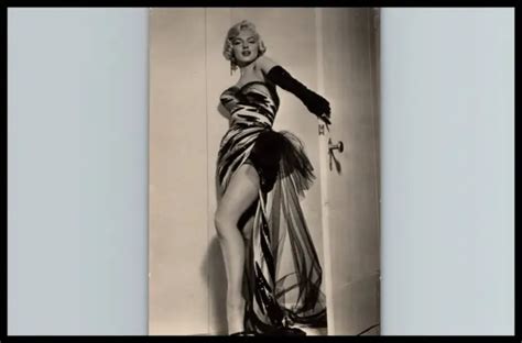 RARE 1950S SEXY Marilyn Monroe STYLISH POSE STUNNING PORTRAIT Postcard