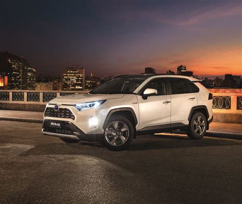 It is available in 6 colors, 2 variants, 2 engine, and 2 transmissions option: Toyota RAV4 2020 chega com mais conectividade a partir de ...