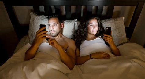 How Phone Snubbing Could Be Ruining Your Relationships