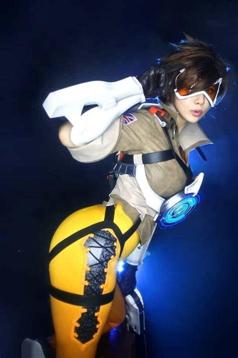 22 Sexy Overwatch Cosplays That Will Blow Your Mind Page 3