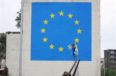 Find the latest shows, biography, and artworks for sale by banksy. Banksy-Graffiti in Dover: Haushohe Kritik am Zerfall ...