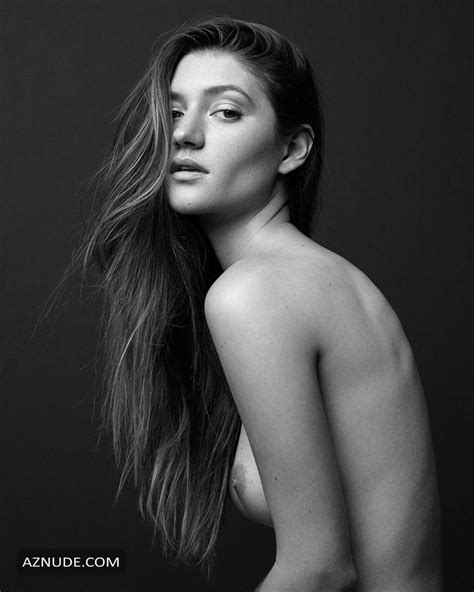 Elizabeth Elam Nude For Michael Woloszynowicz S Photoshoot For Maxim