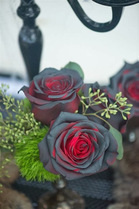Maybe you would like to learn more about one of these? A whole bunch of pretty ideas for elegant Halloween ...