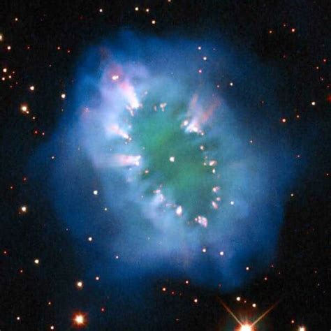 Estonteante nova imagem da Nebulosa do Colar é feita pelo Hubble