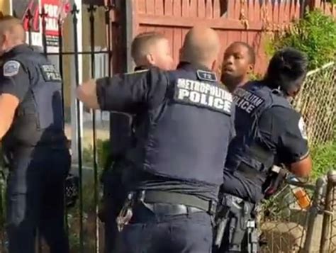 Moment Dc Cop Punches Illegally Armed Black Man 23 During Arrest