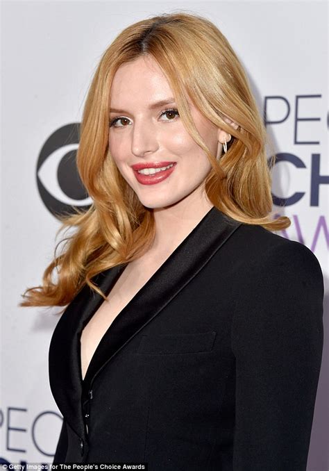 Bella Thorne Shuns Red Carpet Rule Book At Peoples Choice Awards 2015