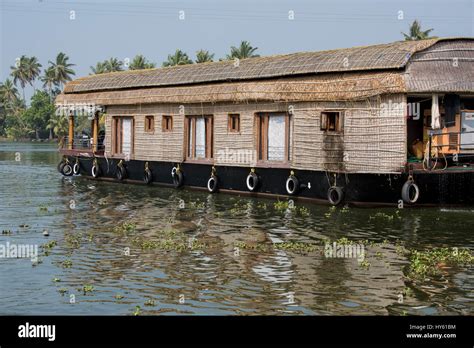 India, State of Kerala aka Ernakulam, Allepey, The Backwaters