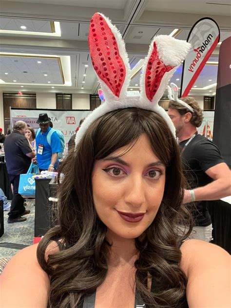Sarah Arabic ️‍🩹 Avn And Xbiz On Twitter Back At The Booth Hurry Up