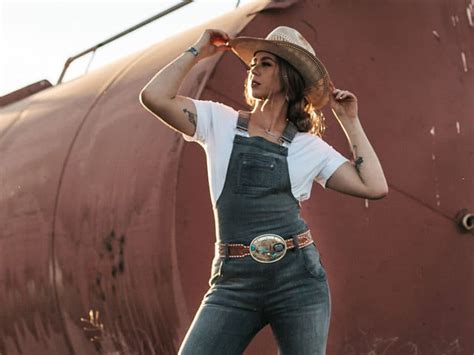 Cowgirl Style Know What To Wear We Do Cowgirl Magazine