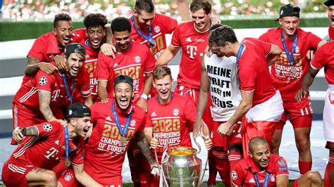 Edited and divided into chapters, including detailed references. Bayern Monachium (FC Bayern Munchen) 009 UEFA Champions ...