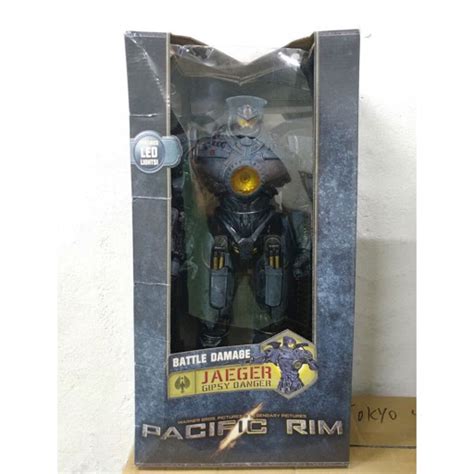 Neca 18” Action Figure Pacific Rim Gipsy Danger With Light Up Plasma
